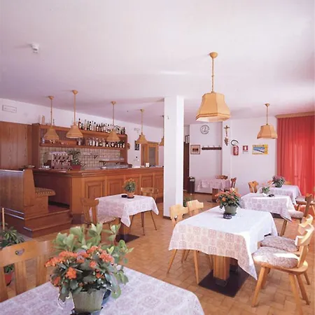 Hotell Pineta Relax Location Canazei