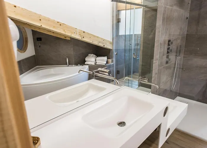 Pineta Relax Location ホテル カナツェーイ